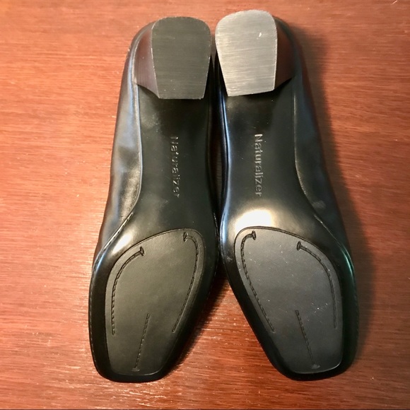 New in Box Black Leather Naturalizer Pumps Size 9M - Picture 4 of 7